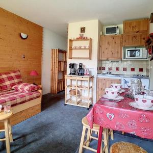 Studio cabine 4 pers. proche pistes avec balcon et parking - FR-1-344-863