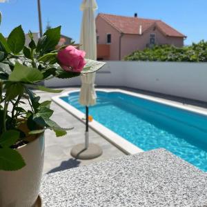 Apartment Edita Plano Trogir with private pool