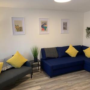 Spacious and central 4-bedroom house with parking