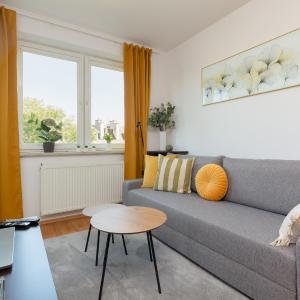 Cozy Apartment with Balcony Warszawa by Noclegi Renters