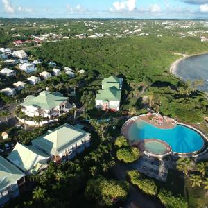 Guadeloupe- Saint-François- Résidence Anse des Rochers - Appartement quart de villa étage - vue mer- 4 personnes - Lit bébé sur demande - Citerne et wifi privés -Animaux ok-Accès plage direct -Apnée bien-être expérience sur demande avec instructeur AIDA -