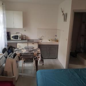 studio pour 3 personnes au calme dans villa