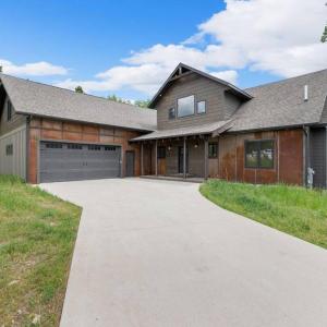 Sunrise Pines- Executive Suites & Private Baths