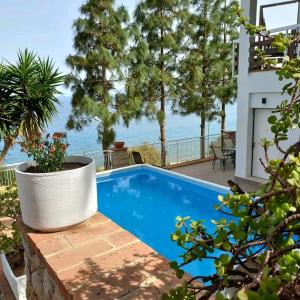 Villa's apartment on the beach, swimming pool A/C