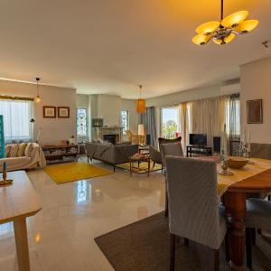 Spacious apartment in Kavouri