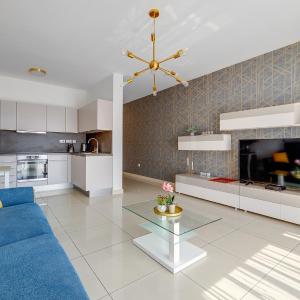 Luxury Apartment with Balcony, Central Area