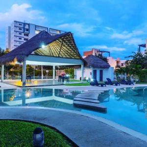 Apartamento exclusivo piscina, jaccuzi, céntrico.