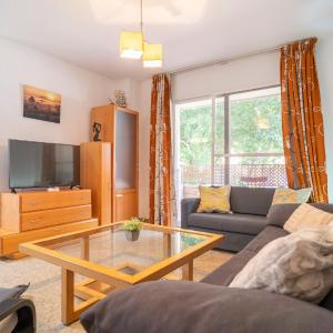 Amplio piso con 4 habitaciones para disfrutar de Málaga con parking gratuito