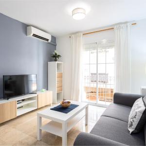 Holidays2Malaga Capuchinos French balconies, private parking, WiFi & Air con