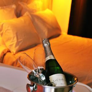 Suite romantique avec jacuzzi privatif- centre de Roanne