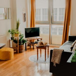 Lovely Bohemian Apartment in Heart of City Life