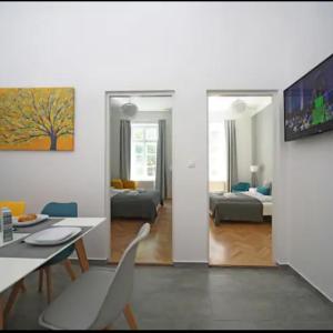 3bdr-2bath-3Ac design apt, central, secured parking, quiet