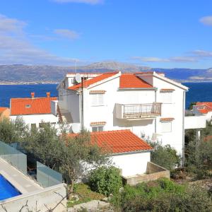 Apartments by the sea Slatine, Ciovo - 4871