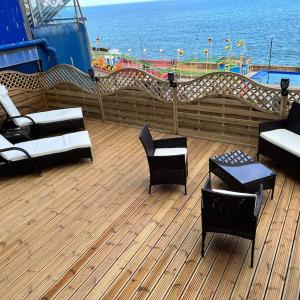 Sea View Lavish Apartment SKY TV Whirlpool Bath HUGE Balcony NEWLY REFURBISHED