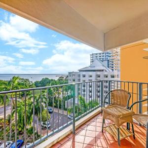 Esplanade Pool Stay over Two Units, A Darwin Oasis