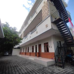 Adi Pelita Sari Bali