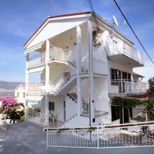 Apartments by the sea Slatine, Ciovo - 972