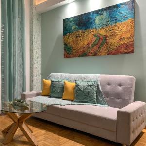 Cozy and Chic apartment in the Center, 5 min Subway