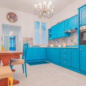 Blue Waves Apartment with Maltese Balcony