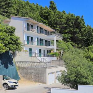 Apartments with a parking space Brela, Makarska - 6043