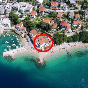 Apartments by the sea Pisak, Omis - 7520