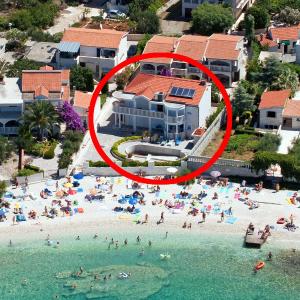 Family-friendly apartments with swimming pool Rogoznica - 7557