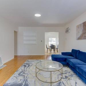 2 Bedroom Mid-Wilshire Charmer close to Downtown