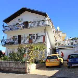 Apartments with parking space Mastrinka, Ciovo - 9428