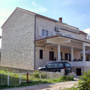 Apartments with a parking space Splitska, Brac - 9657