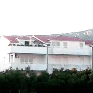 Apartments with a parking space Kastel Stafilic, Kastela - 11771