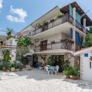 Apartments by the sea Arbanija, Ciovo - 12113