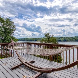 Live Luv Lake, Hot Tub, Private Boat Dock, WIFI,685 FREE tickets each paid day
