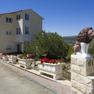Apartments with a parking space Seget Vranjica, Trogir - 12612