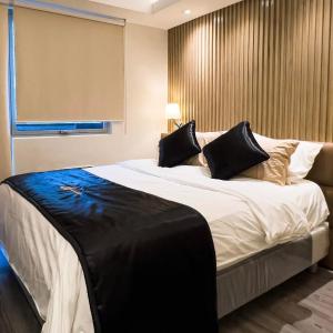 Nice one BR condo free pool in Commonwealth QC
