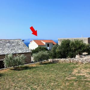 Apartments with a parking space Bol, Brac - 5640