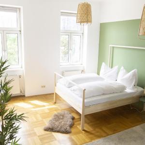 Sunny Apartment near Belvedere Castle