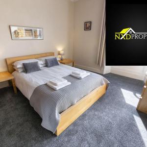 ☆ Bright, 2 Bedroom West End Apartment ☆
