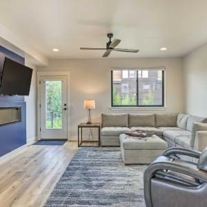 Sleek Fraser Townhome < 8 Mi to Winter Park!