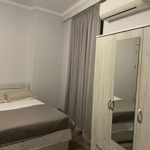 Dona Palace Gold