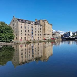 1 Bedroom Flat in Historic Cooperage Apartments Leith