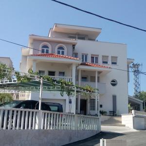 Apartments by the sea Slatine, Ciovo - 15311