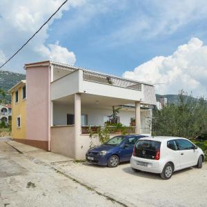 Apartments with a parking space Kastel Stari, Kastela - 15411
