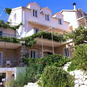 Apartments with a parking space Ivan Dolac, Hvar - 15483