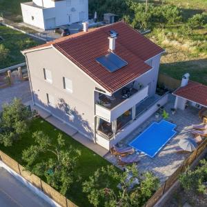 Family friendly house with a swimming pool Kastel Stari, Kastela - 15531