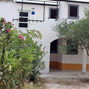 Apartments with a parking space Nerezine, Losinj - 15768