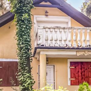 Gorgeous Home In Kamionki Male