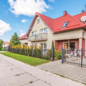 Cozy Apartment In Rowy With Kitchen