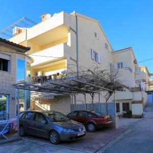Apartments with parking space Split - 19039
