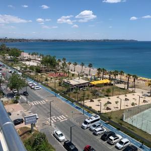 Heart of the city with unique views of the sea.