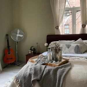 Exquisite & Steps to center 1Br Apt with Free Parking